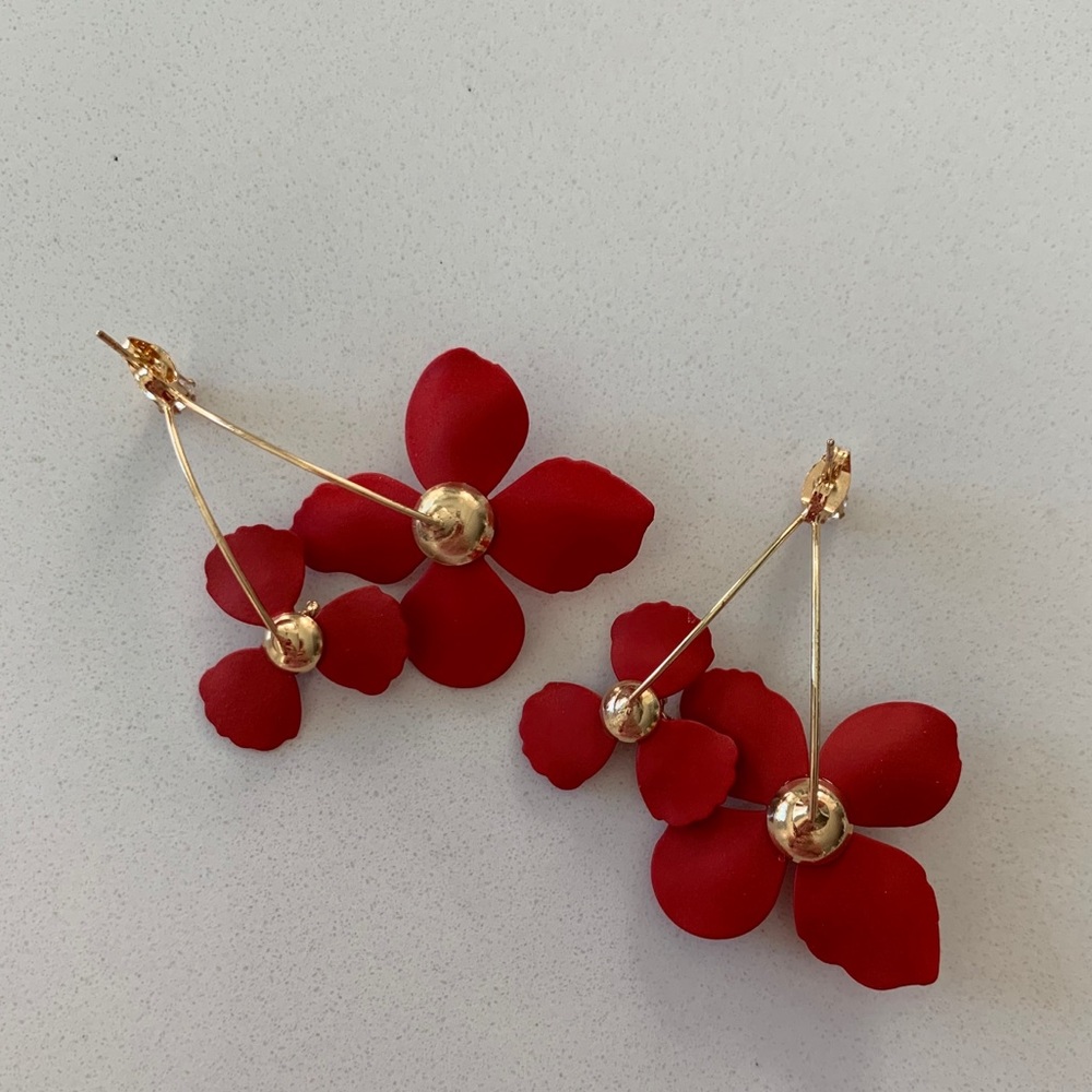 🆕 Dangly Red Flower Post Earrings - Picture 3 of 5